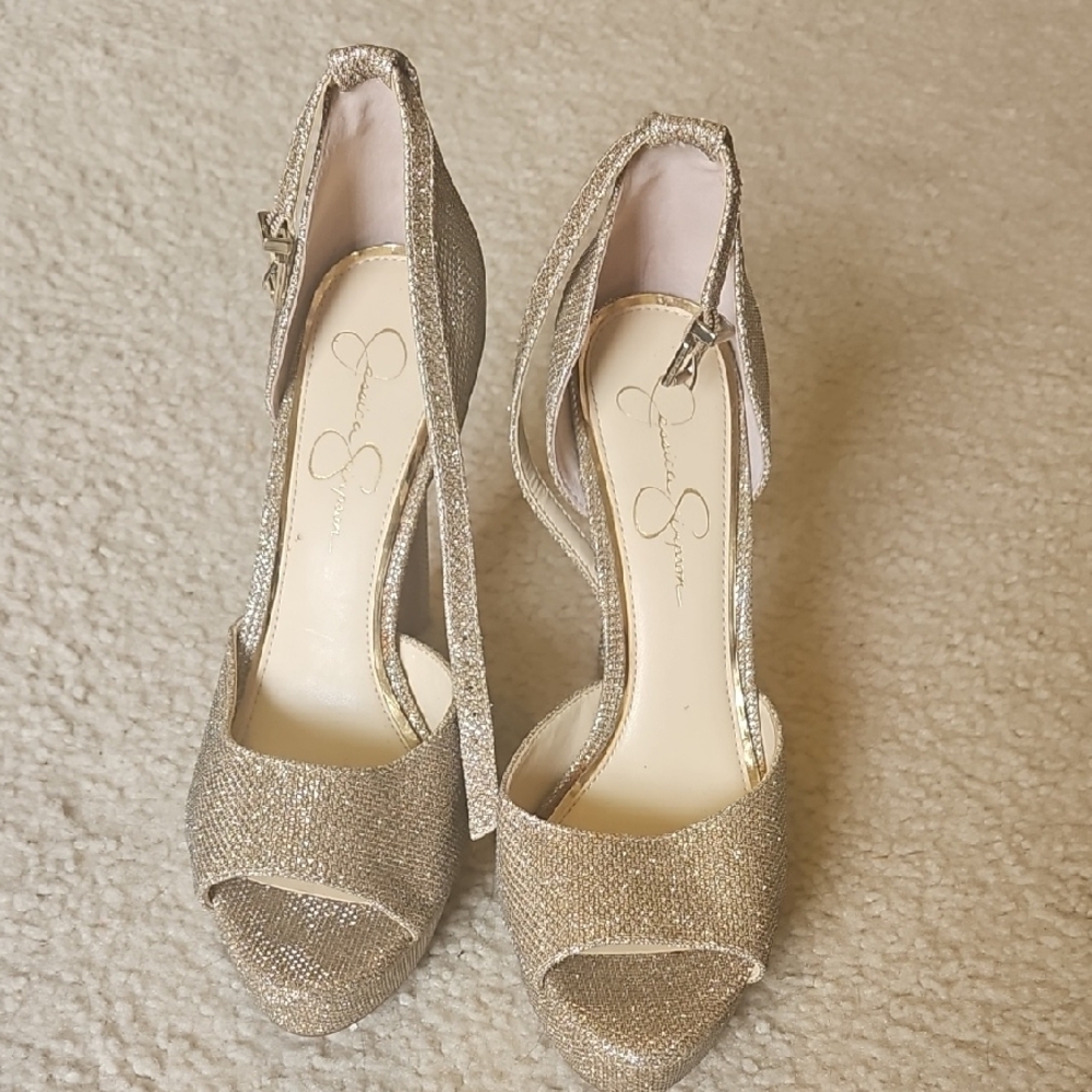 Jessica Simpson Elegant Gold Peep-Toe Heels
